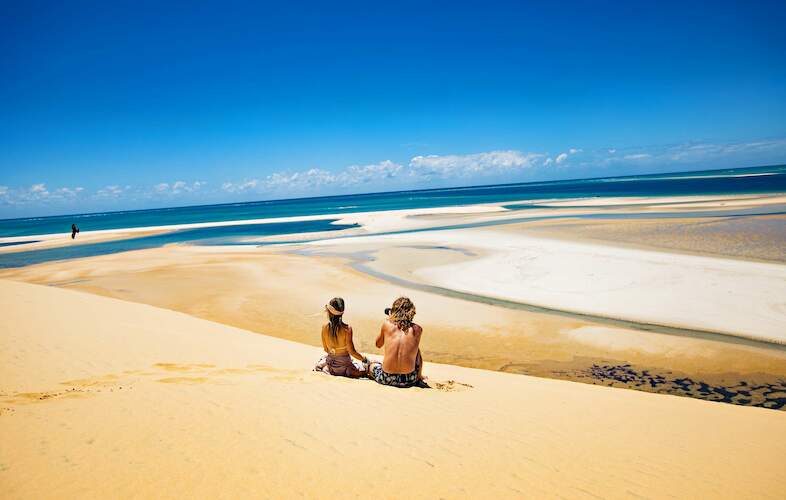 Tour: Transfer to Vilanculos Beach in Mozambique | CLARDIA Tours